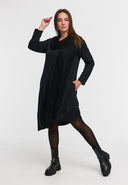 Gúna 'Lunet' – nua-aimseartha, galánta & le dearadh láidir carachtair