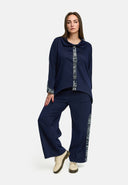 'Delina' Blús Denim – dúghorm, sreabhach & le mionsonra prionta