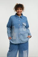 'Sky' Bluse – Premium-Denim, Patch & Stretch
