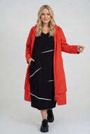 Płaszcz przeciwdeszczowy 'Auria' – krój w kształcie litery A, lekki i odporny na krople