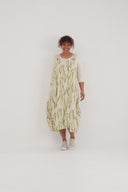 Sukienka na ramiączkach 'Livia' – przewiewna, korzystna dla sylwetki i wyjątkowa